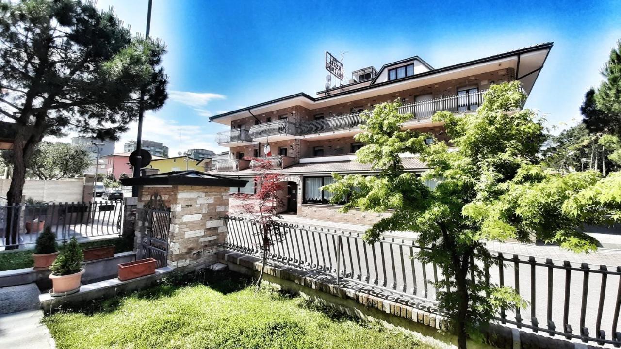 Hotel & Wellness Fra I Pini Lignano Sabbiadoro Dış mekan fotoğraf